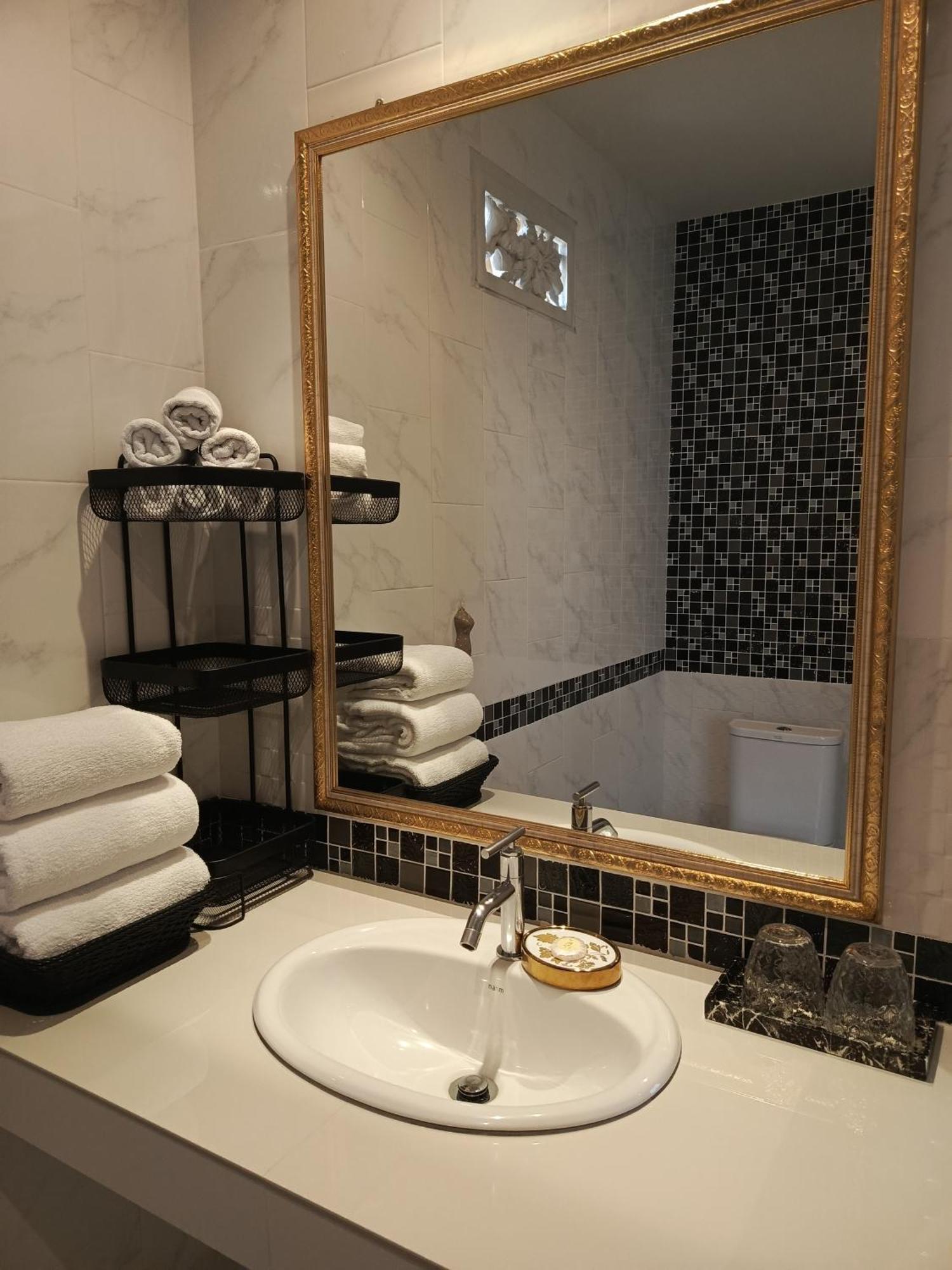 Klong Muang Beach Apartment Buitenkant foto