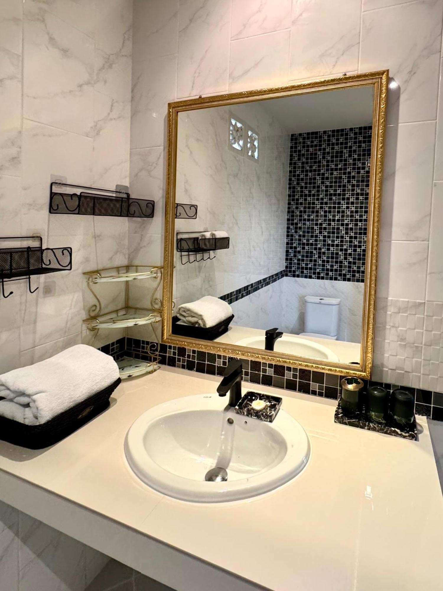 Klong Muang Beach Apartment Buitenkant foto